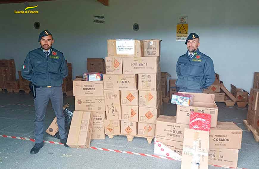 Sequestro fuochi artificio Cagliari GdF