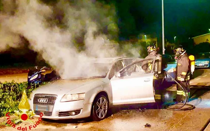 incendio auto Olbia via Nervi