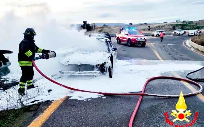 incendio auto Oschiri