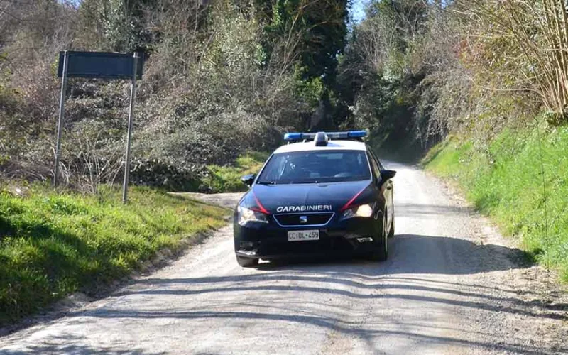 Carabinieri strada campagna