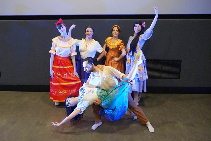 Successo per MOD’ART al Cinema di Sassari: il Cityplex si avvia verso la multifunzionalità 2 Estemporada Encanto
