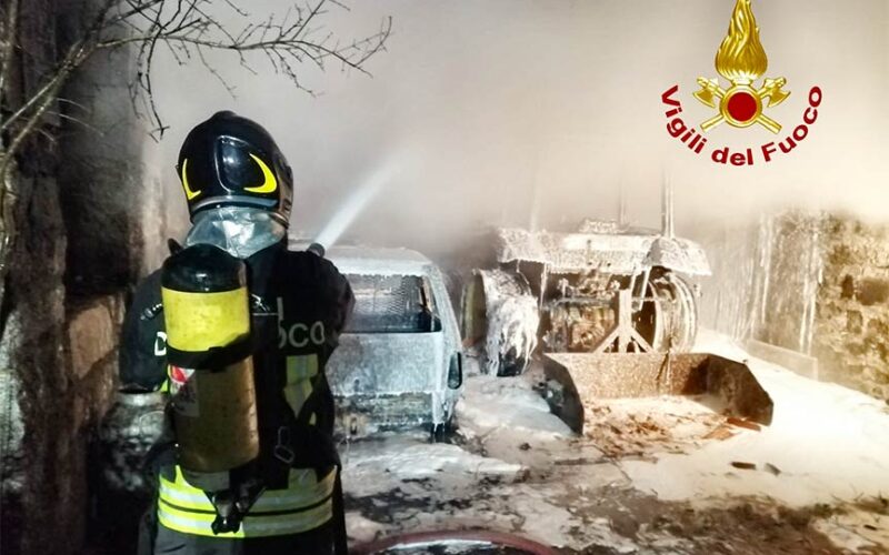 Incendio garage Ala dei Sardi