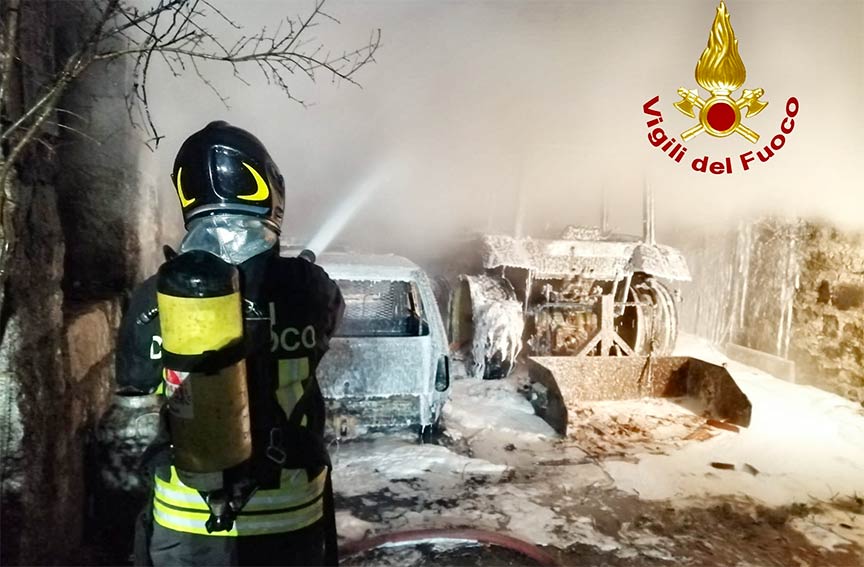 Incendio garage Ala dei Sardi