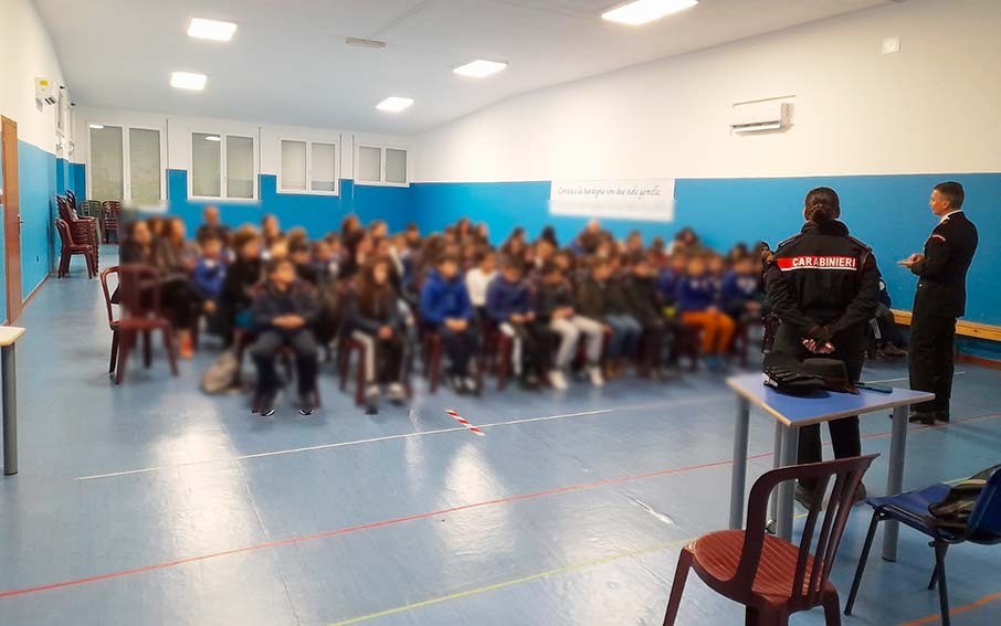 Arzana Carabinieri a scuola lezioni contro bullismo
