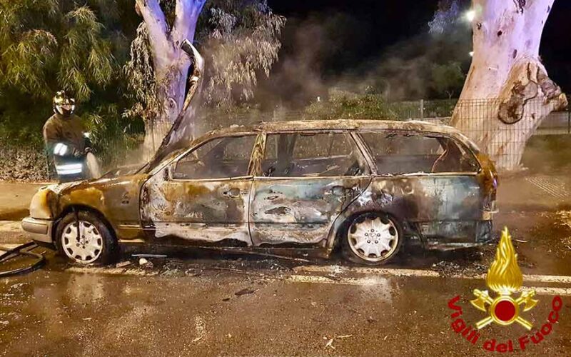 Incendio auto Olbia 1