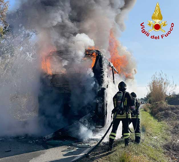 Incendio pullman sp 56 Lotzorai Talana