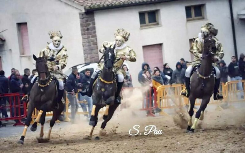 Pentolaccia a cavallo benetuttese 2