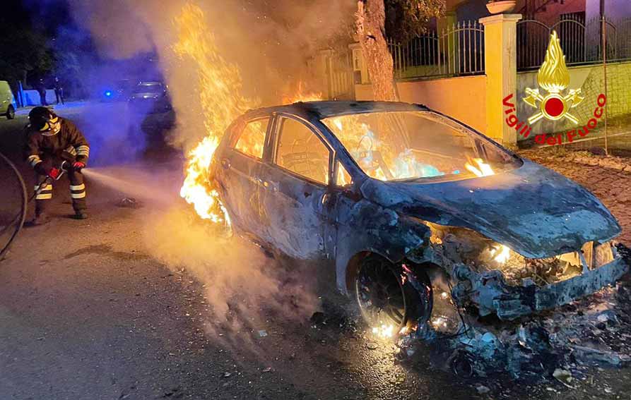 Auto bruciata a Siniscola