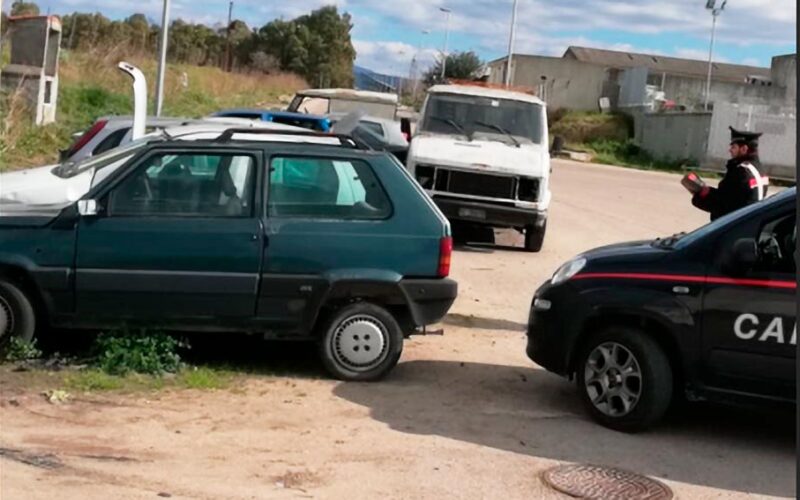 Carcasse auto abbandonate Carabinieri di Ozieri