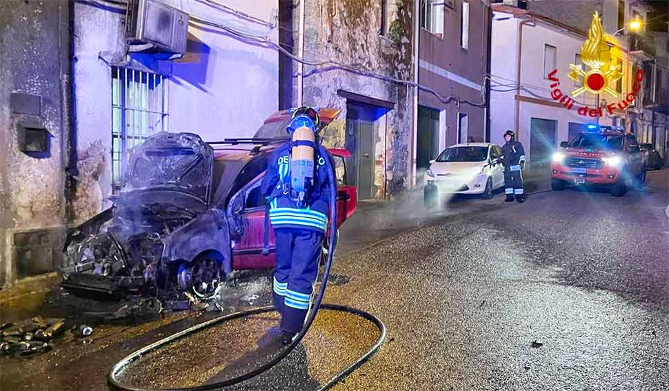 Incendio auto a Burgos