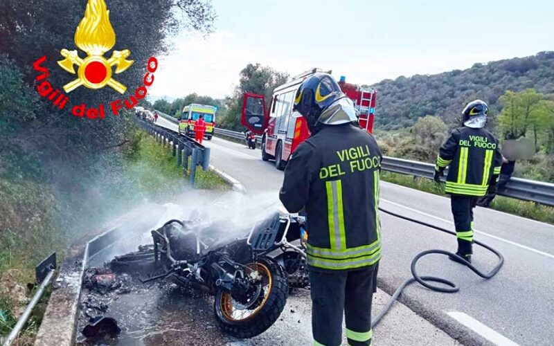 Incendio moto statale 125 Arzachena