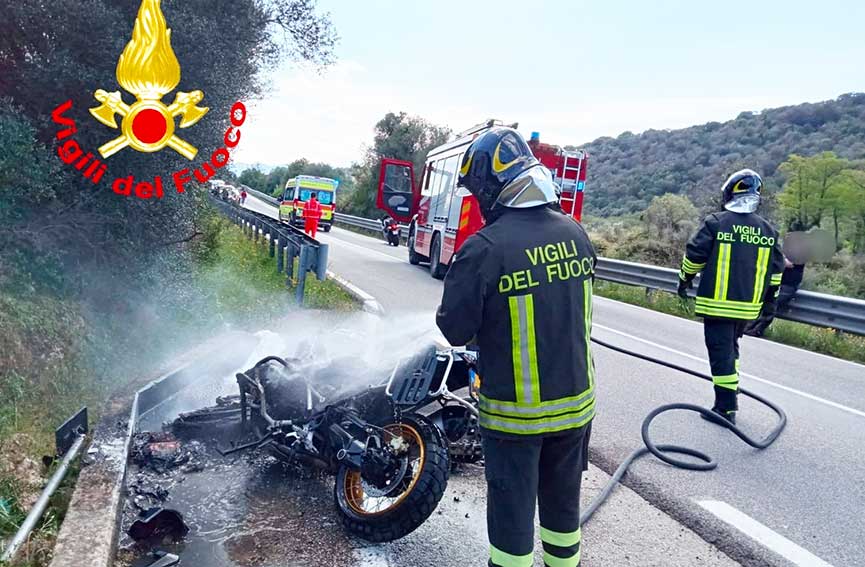 Incendio moto statale 125 Arzachena
