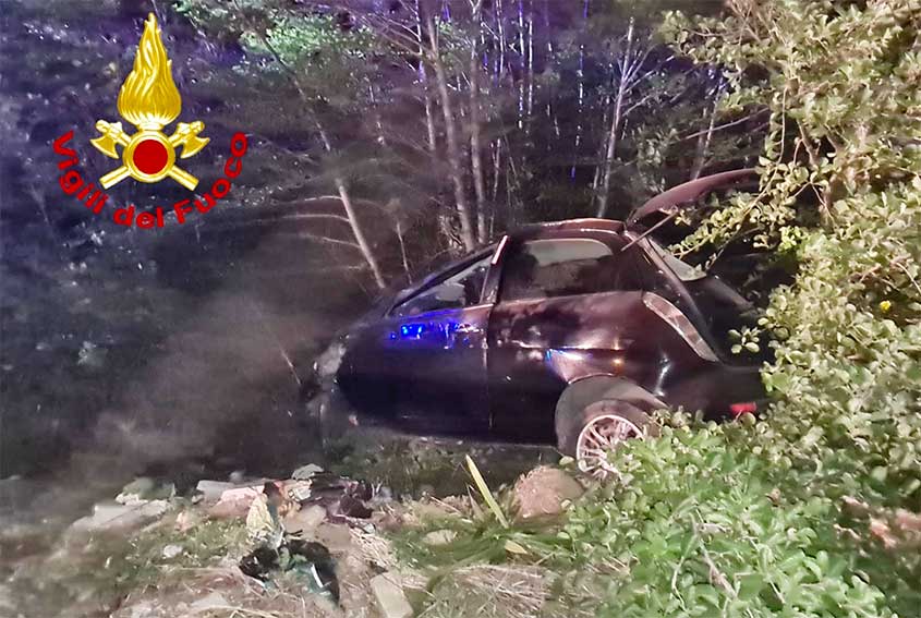 Arzachena, auto esce di strada e finisce nella scarpata: ferita la conducente 1 Incidente Arzachena