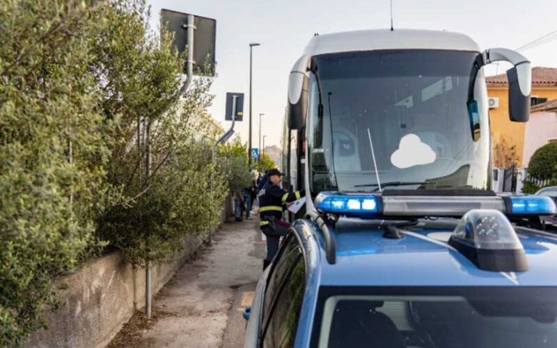 Controlli autobus Polizia di Stato