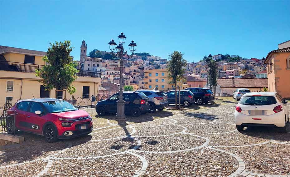 Piazza Garibaldi Ozieri nuovi alberi