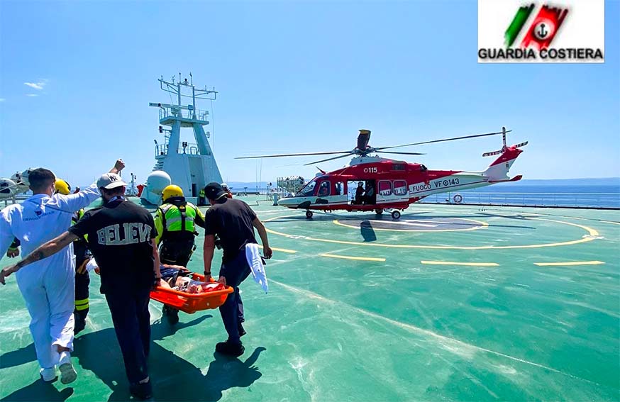 Porto Torres soccorso passeggero Guardia costiera e Vigili del Fuoco