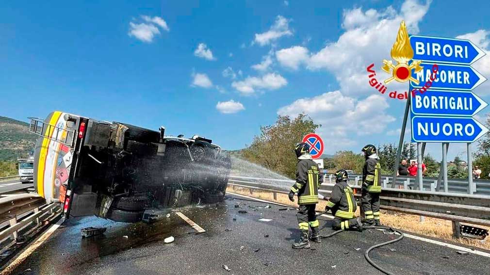 Incidente autocisterna bivio Birori statale 131