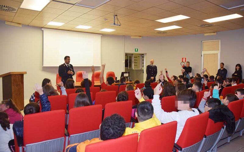 IncontroPolizia scuole medie istituto monte rosello alto sassari