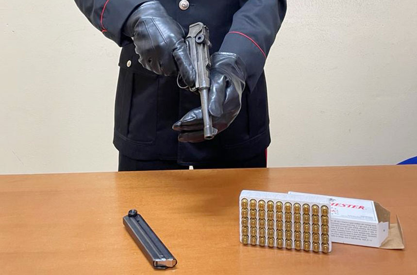 Pistola da guerra arrestato 53enne a Torpe