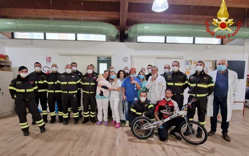 Vigili del Fuoco visita pediatria ospedale Nuoro