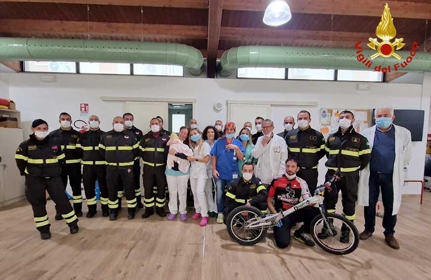 Vigili del Fuoco visita pediatria ospedale Nuoro