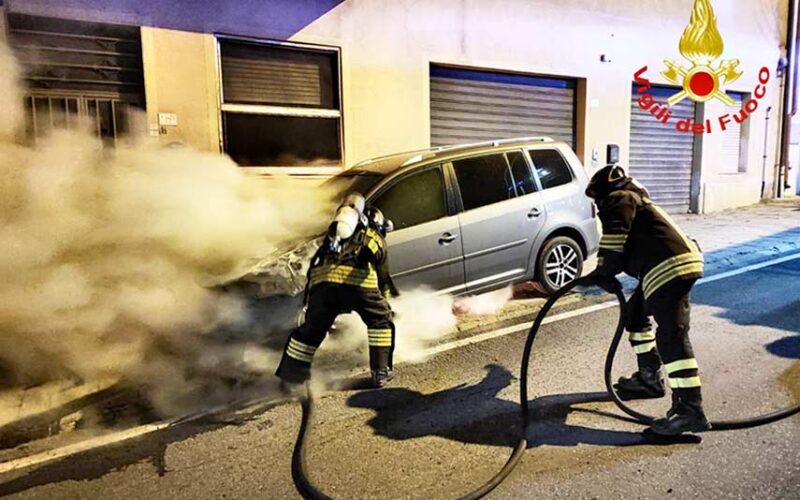 Incendio auto Oliena