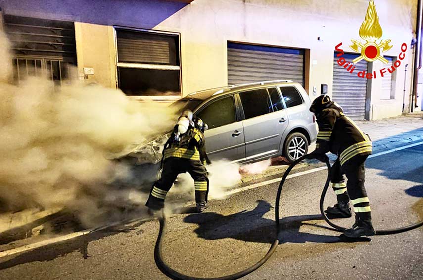 Incendio auto Oliena