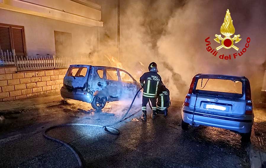 Auto incendiate a Nuoro