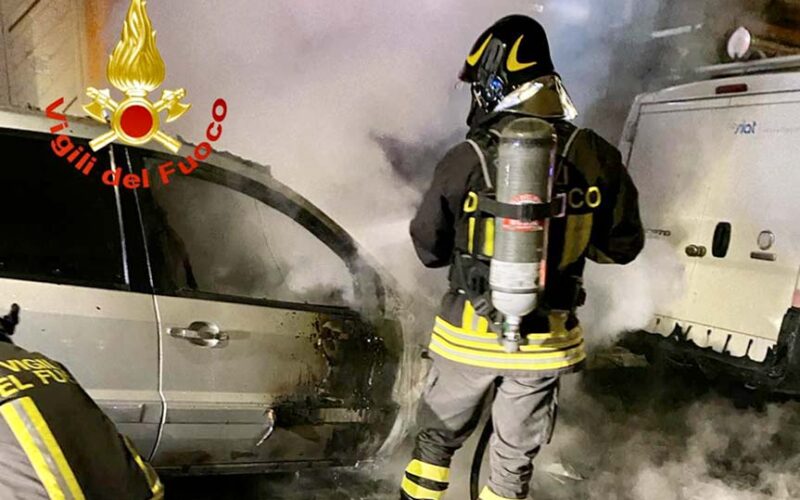 Incendio auto a Siniscola