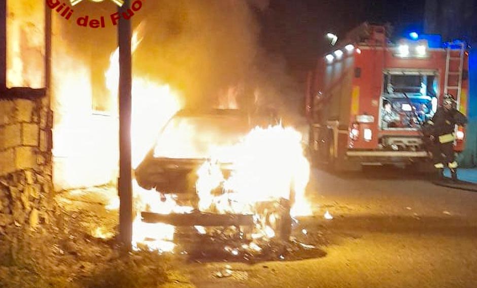 Incendio auto Fonni