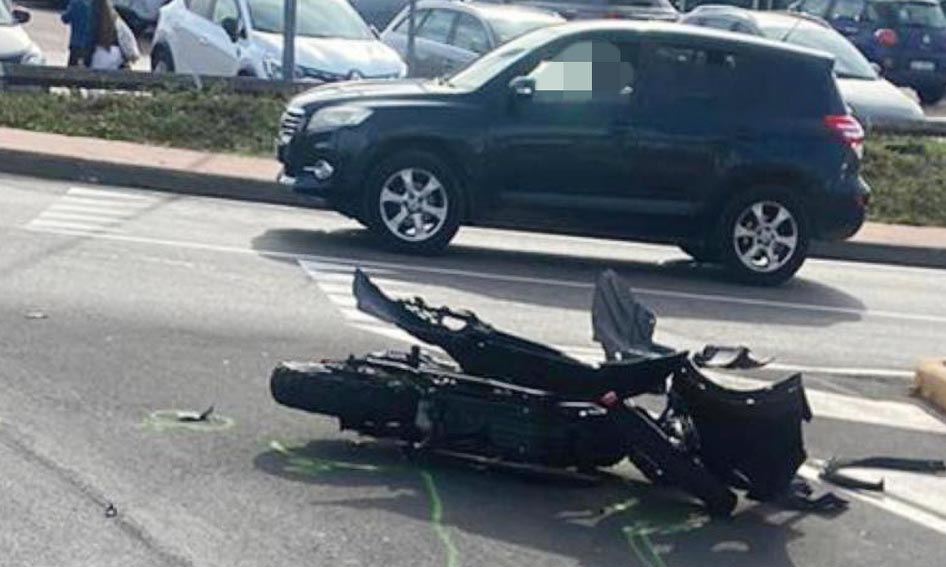 Sassari. Provoca un grave incidente, fugge e simula il furto della sua auto: denunciato un 43enne 1 incidente sassari auto moto