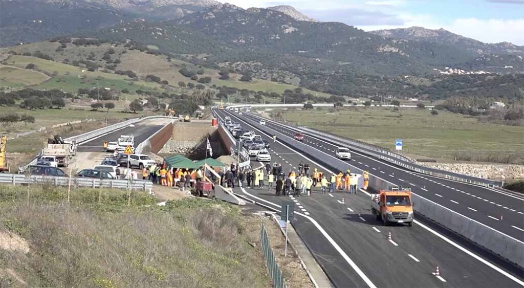 Dopo 13 anni conclusa la Sassari-Olbia 2 Statale 729 Sasari Olbia ponte riu Mannu
