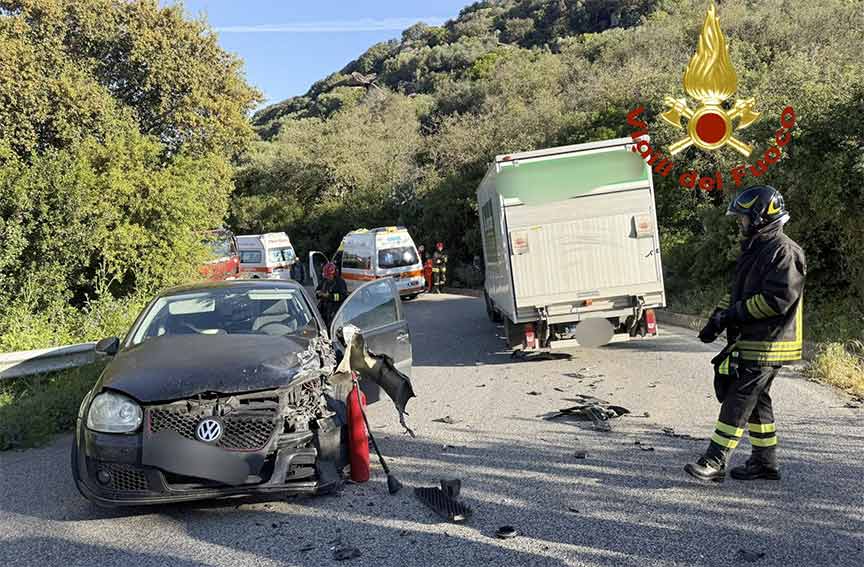 Scontro auto-furgone tra Benetutti e Nule, due feriti 1 Incidente Benetutti Nule