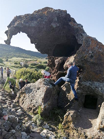 Lezione itinerante dell’UTE di Ozieri a Castelsardo 3 Roccia dellelefante