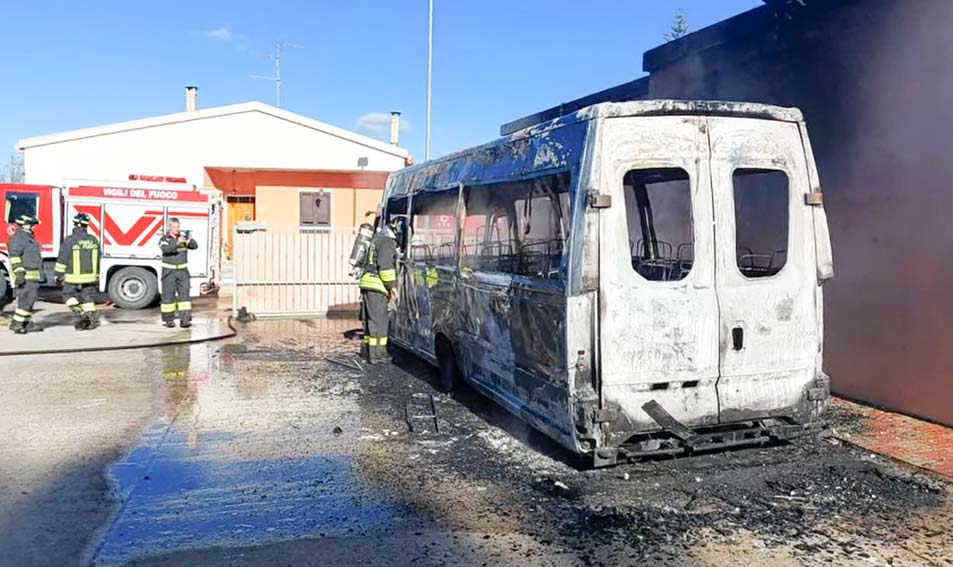 Scuolabus incendiato a Santa Maria Coghinas, dalla Regione 100mila euro per un nuovo veicolo 1 Scuolabus Santa Maria Coghinas
