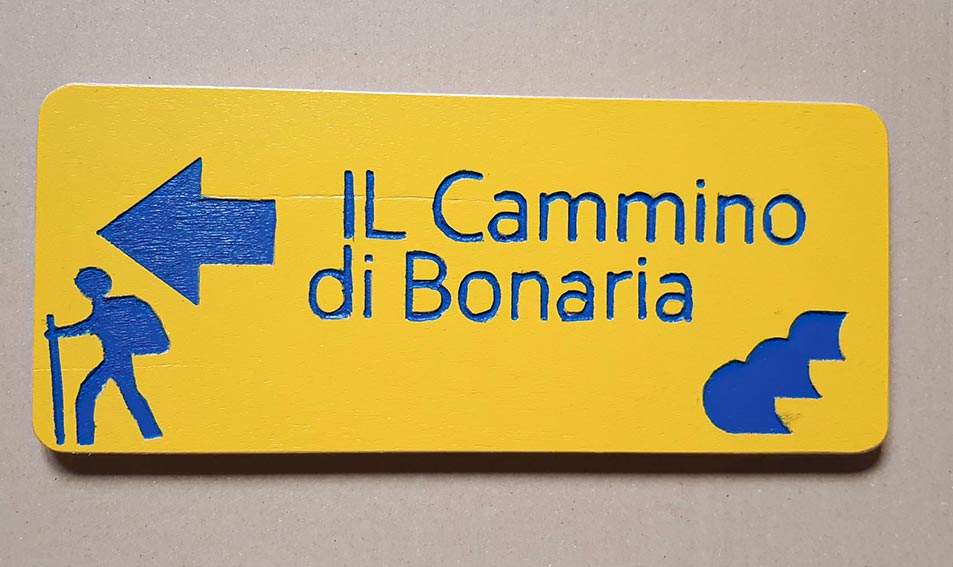 Nuoro, I detenuti di Badu ‘e Carros donano le frecce direzionali al “Cammino di Bonaria” 1 Segnaletica cammino di Bonaria