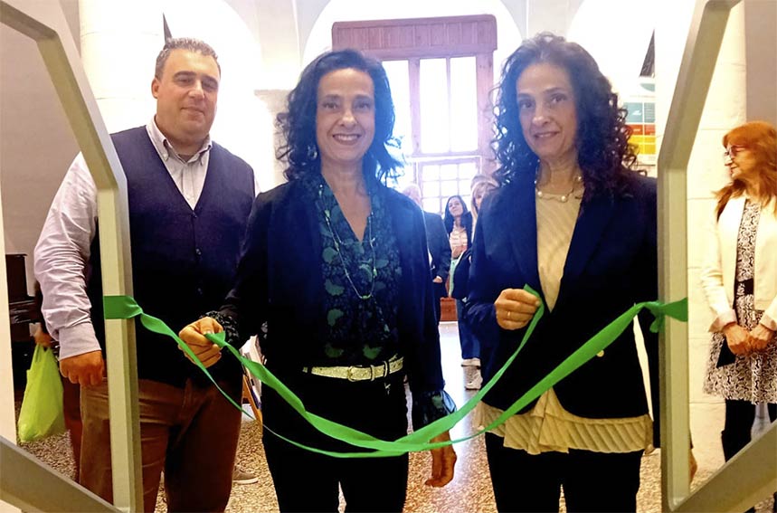 Sassari, chiude domani la mostra di pittura delle sorelle Squintu “Tracce di luce e parole” 1 Sorelle Squintu mostra Sassari