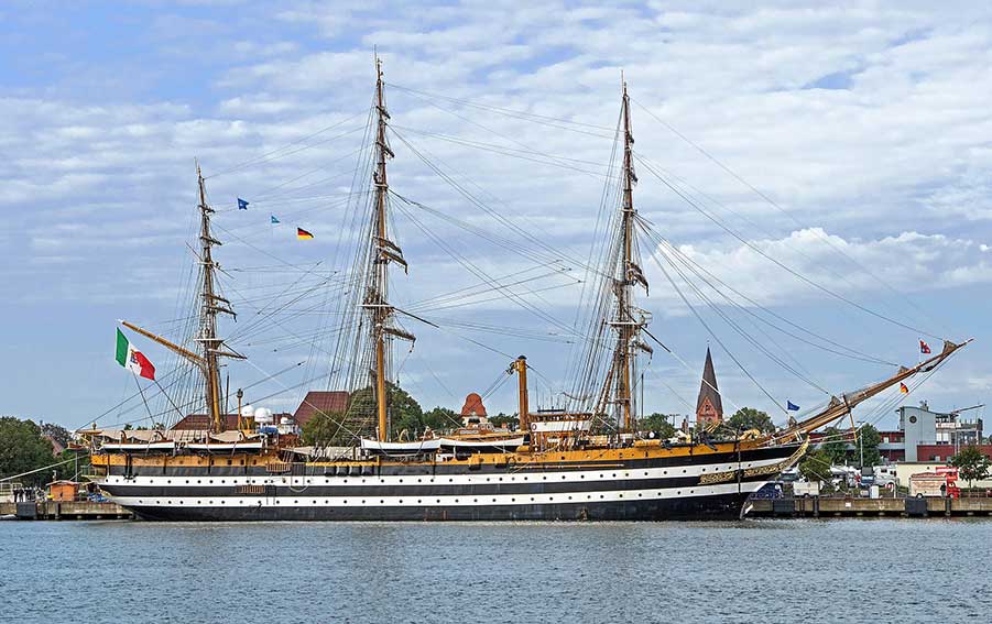 Ozieri, al comandante dell'Amerigo Vespucci assegnato il premio “Cultura e impegno sociale” 1 amerigo vespucci