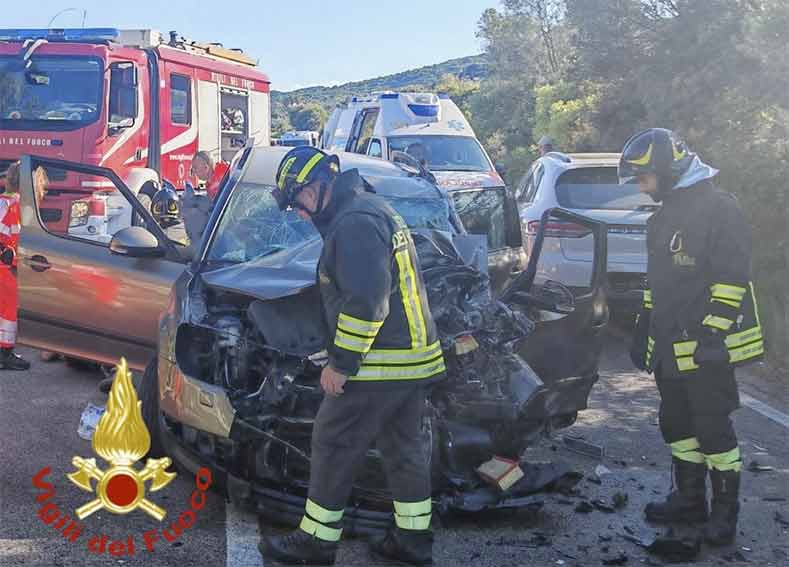Olbia. Scontro tra un auto e un camioncino sulla Sp 73, due persone in ospedale 2 incidente Olbia Sp 73