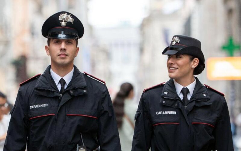 Carabinieri donna e uomo