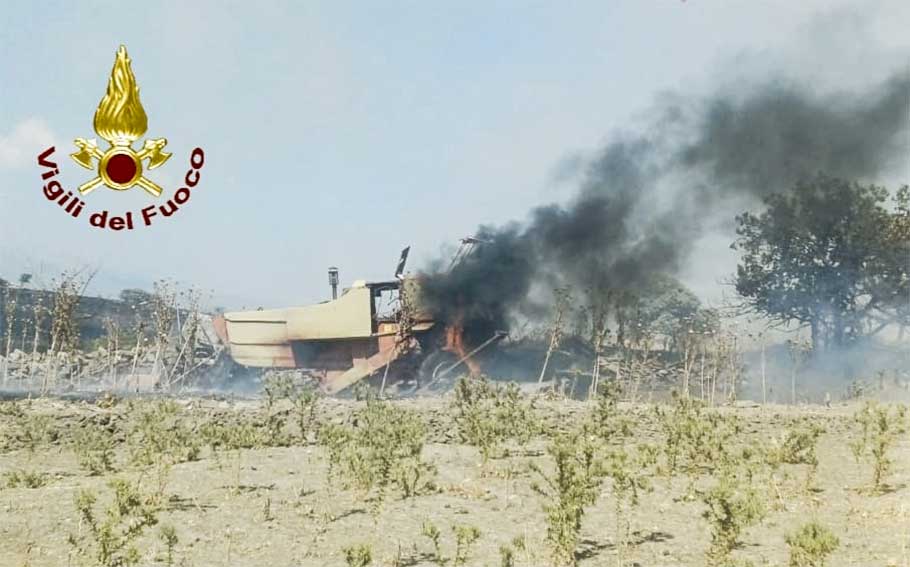 Ozieri, avviate le operazioni di bonifica del vasto incendio divampato in località Candelas 1 Incendio Ozieri 2