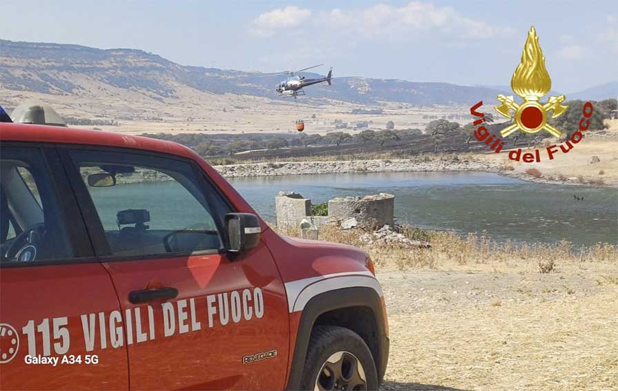 Ozieri, avviate le operazioni di bonifica del vasto incendio divampato in località Candelas 2 Incendio Ozieri Candelas