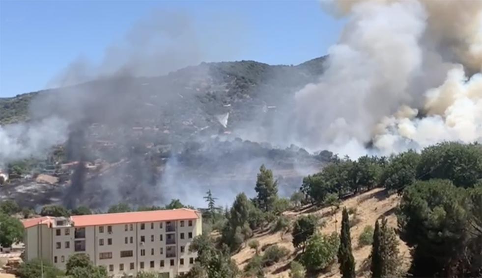 Inferno di fuoco a Ozieri, minacciate dalle fiamme diverse abitazioni 1 Incendio Ozieri Pupuruju