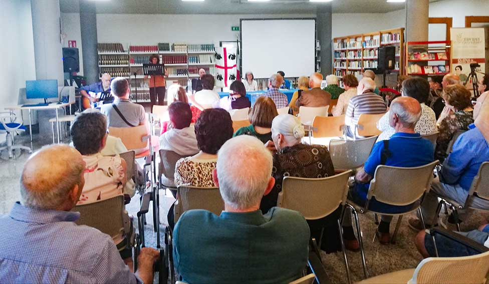 Presentata a Oliena la silloge poetica di Anna Rosa Fenu “Un fiore per ogni stagione” 2 Presentazione sillohe Anna Rosa Fenu Oliena