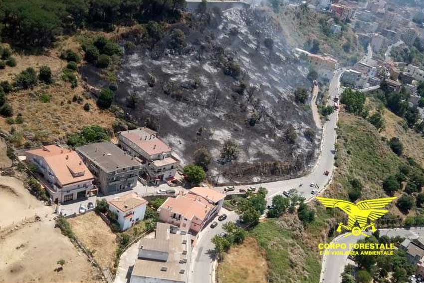 Incendi, altra giornata critica in Sardegna: registrati 36 roghi 1 incendio Nuoro