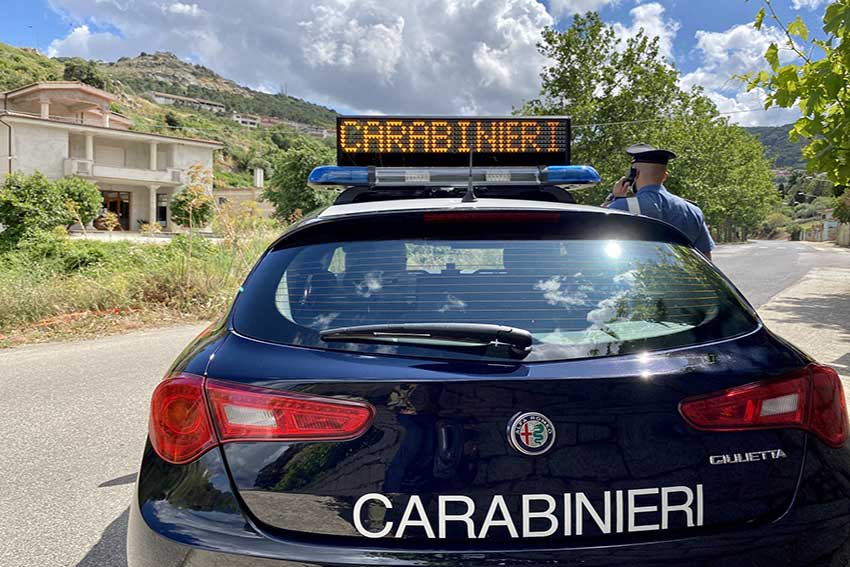 Bitti. Furto della Land Rover dei barracelli, denunciati due uomini 1 Carabinieri Bitti 2