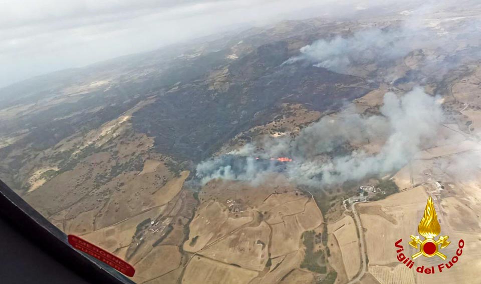 Incendi in Sardegna, Vigili del Fuoco impegnati oggi in 25 roghi 1 Incendio Osilo e Codrongianos