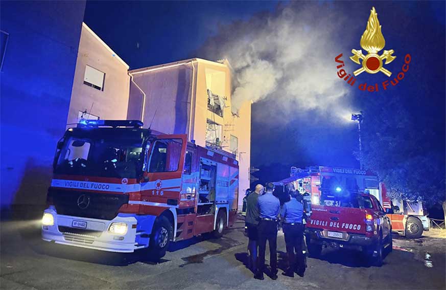 Fiamme in un appartamento a Bosa, tre persone in ospedale 1 Incendio appartamento Bosa