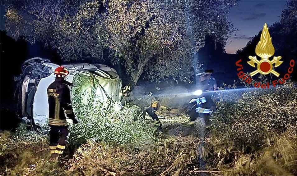 Uri. Auto esce di strada sulla SS 127 bis, arrivano i Carabinieri ma non trovano nessuno 1 Incidente Uri