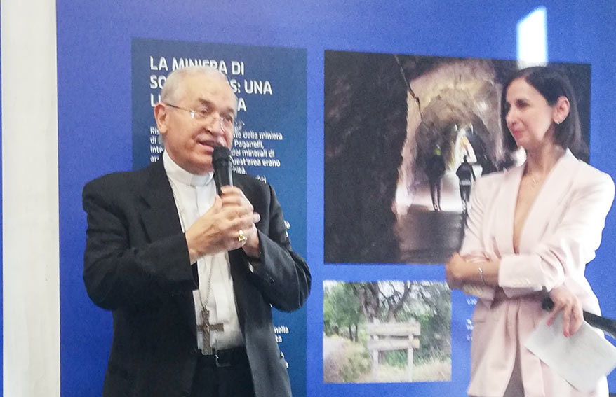 Al MACLula la mostra “Einstein Telescope: in ascolto dell'universo” 1 MAC Lula Mons. S. Sanguinetti e C. Lucato